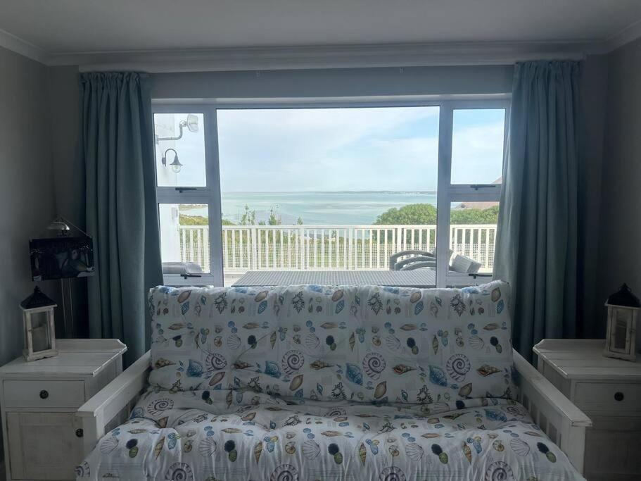 Lagoon Views At Apartment